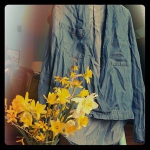 Really cool pull over / v neck jean-like top